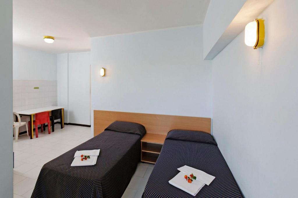 Hotel Villaggio Costa Ripa Rodi Garganico Zimmer foto