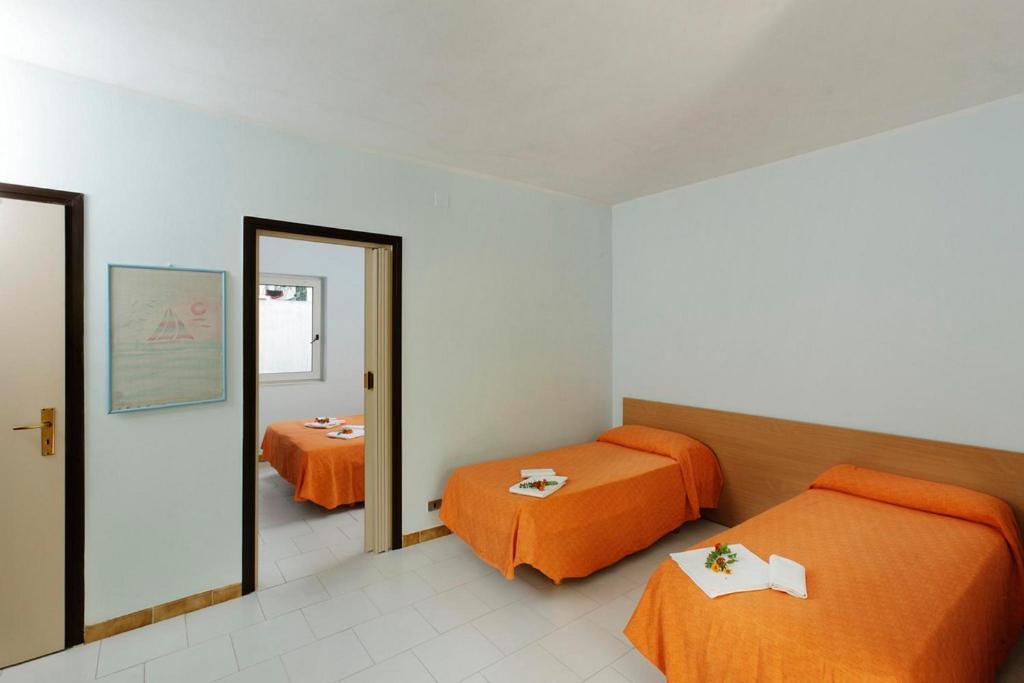 Hotel Villaggio Costa Ripa Rodi Garganico Zimmer foto
